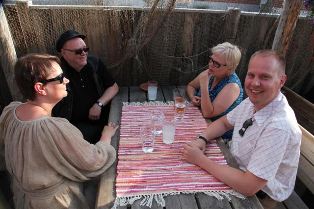 Osa voutineuvostoa avec aurinkoisena